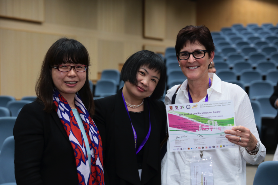 Shantou University’s Dr. Su and Lisa Lommel, RN, PhD(c), FNP, MPH, pose after receiving her award for best student oral presentation.