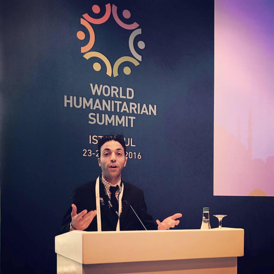 Photo of Hamza Abid, RN, MS(c), Oncology Adult/Gerontology Clinical Nurse Specialist Candidate giving speech at World Humanitarian Summit in Istanbul.