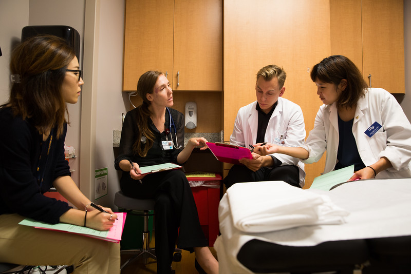 Students review a case before examining the patient. Photo credit: Elisabeth Fall.