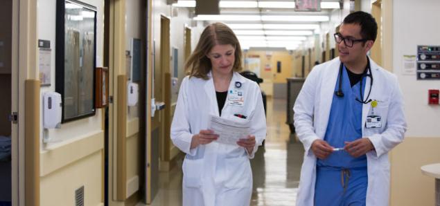 Nurse practitioners Kerry Decker and Archie Garino at UCSF Medical Center’s liver transplant service (photo by Elisabeth Fall)