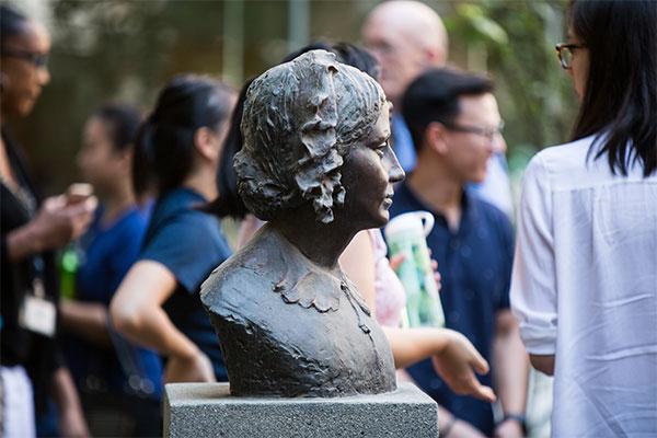 SON Florence Nightingale statue