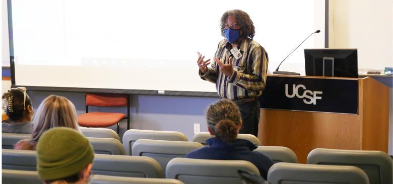 Professor Howard Pinderhughes, PhD, facilitates a discussion as part of the course “Race and Class Factors in Health Care Delivery." 