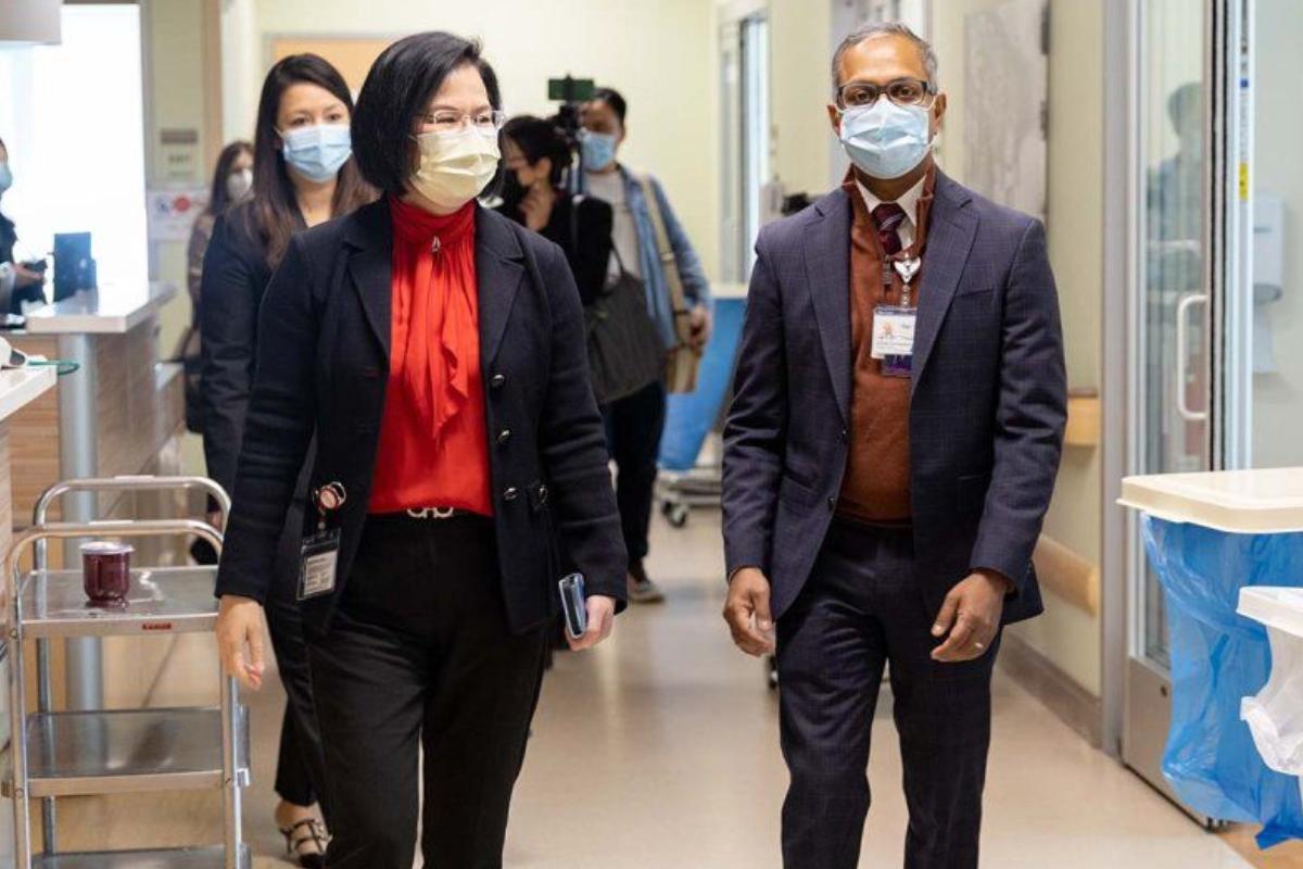 Jian Zhang, chief executive officer of Chinese Hospital (left), and Suresh Gunasekaran, president and chief executive officer of UCSF Health, tour an ICU in Chinese Hospital.