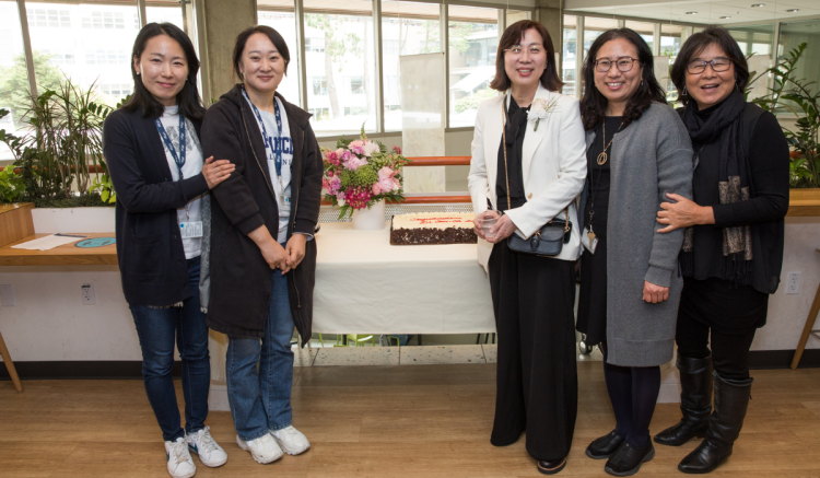 A reception followed Im's lecture. Associate professor Soo-Jeong Lee, RN, PhD, ANP, (second from right) and professor Oi Saeng Hong, PhD, RN, FAAN, (far right) were among the attendees. 