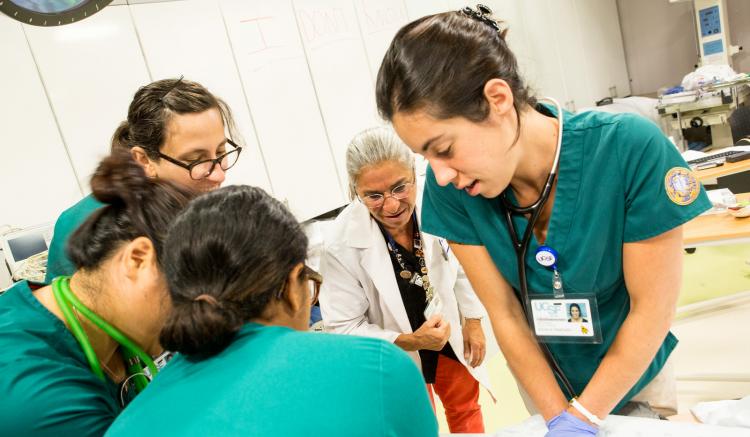 Clinical faculty member Pam Bellefeuille leads a clinical simulation in the UCSF Kanbar Center for Simulation, Clinical Skills a