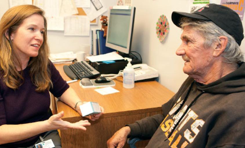 Kim Pelish with a patient at the San Francisco Housing and Urban Health clinic (photo by Elisabeth Fall)